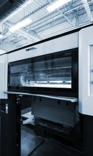 Máquina de impresión offset en la planta de Tu Empaque